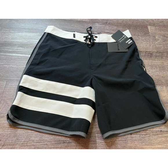 Hurley Mens Swim Bottoms 18 inch Length Size 28 Black and White Stripe C1 - Picture 1 of 9